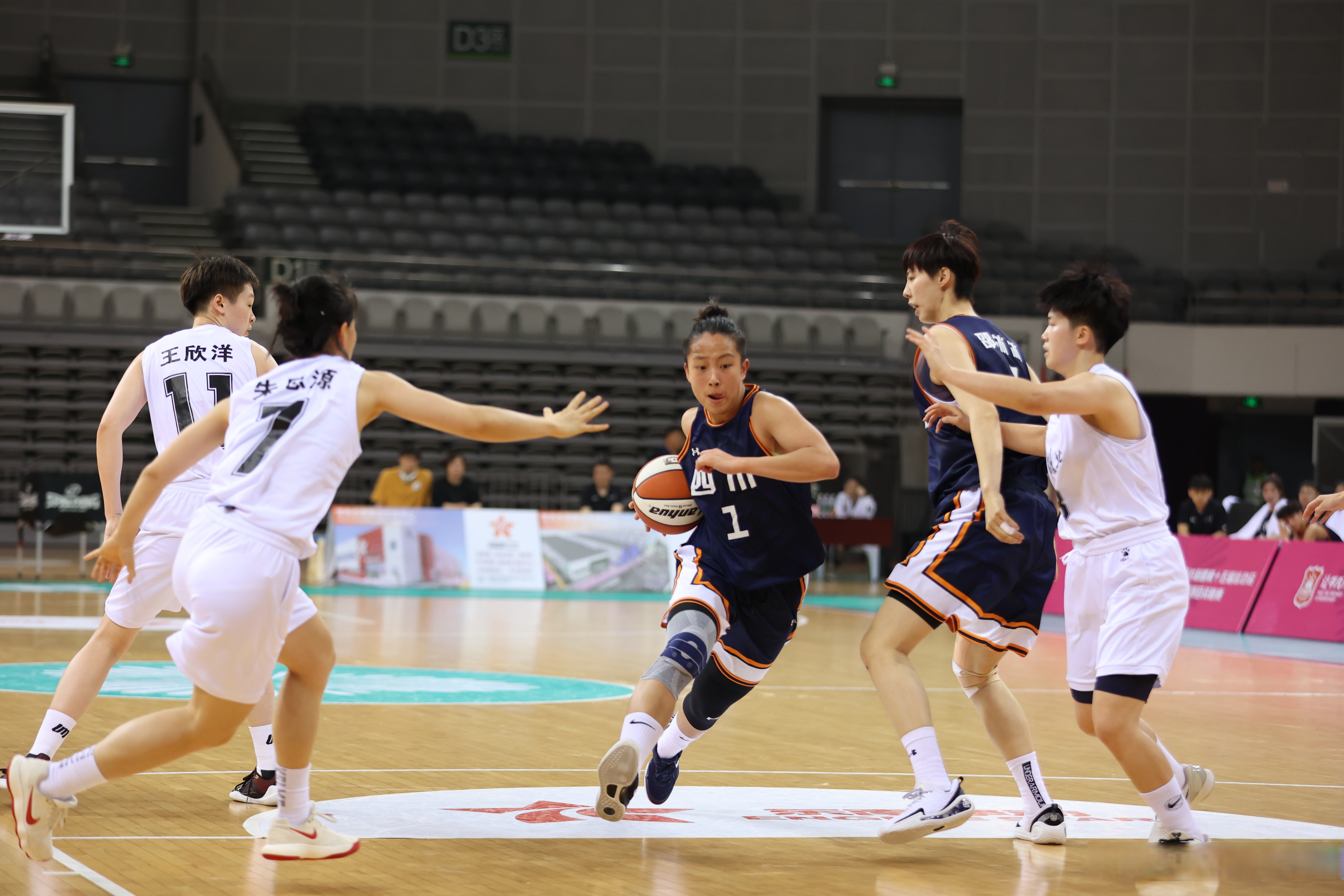 乐动体育官网-全运会篮球比赛中华队精湛表现，赢得掌声连连